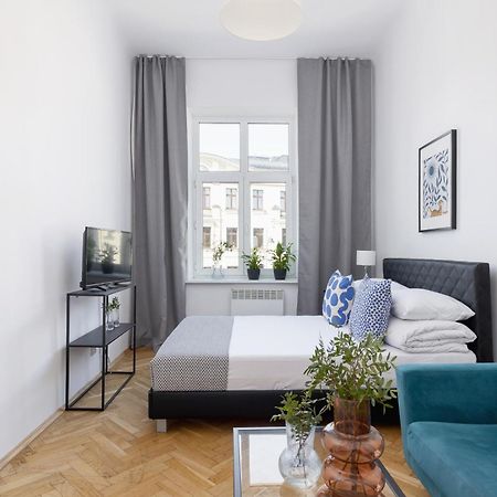 1-Bedroom Apartment - 65 Dluga Street คราคูฟ ภายนอก รูปภาพ